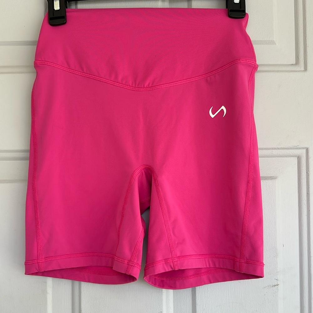 TLF Women’s Medium pink workout shorts